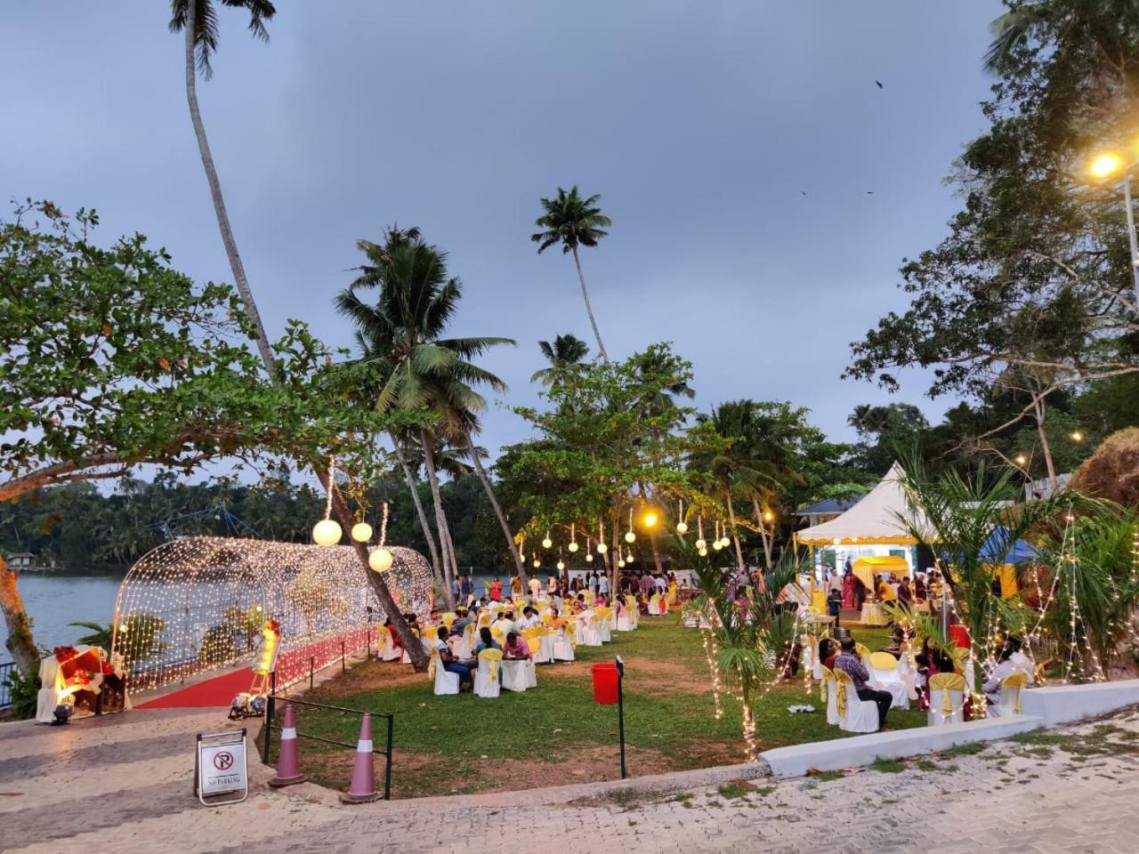 Ripples Backwater Resort, 科兰 外观 照片