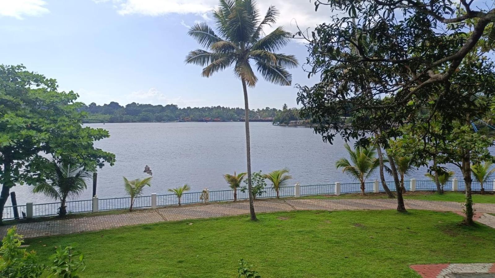 Ripples Backwater Resort, 科兰 外观 照片